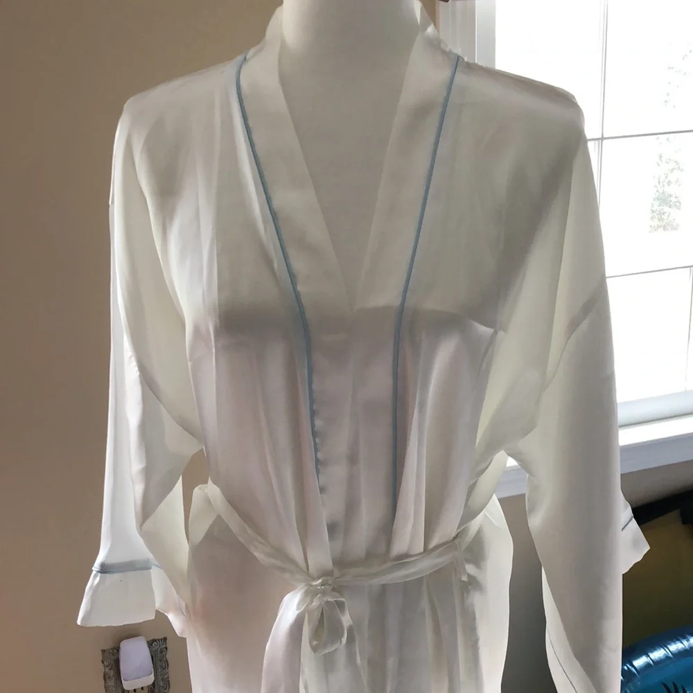 Bride Robe - Picture 2 of 9